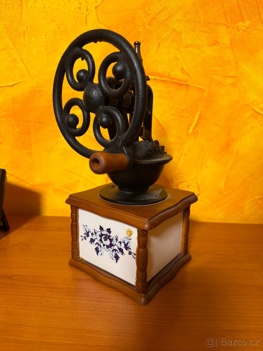 mlýnek na kafe pseudohistorický - 3