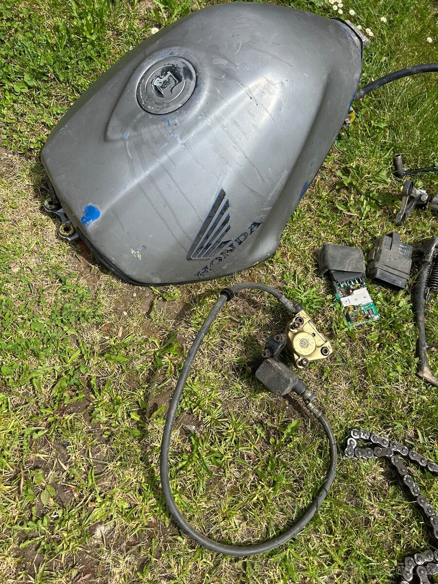 Prodám díly z Hondy cbr - 3