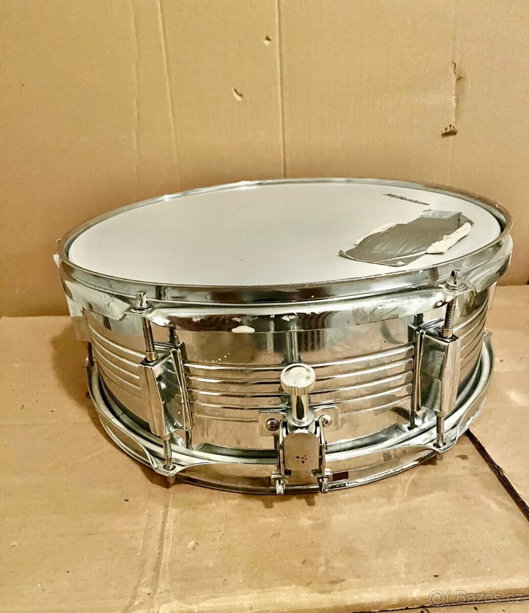 Buben na fandění. - 3