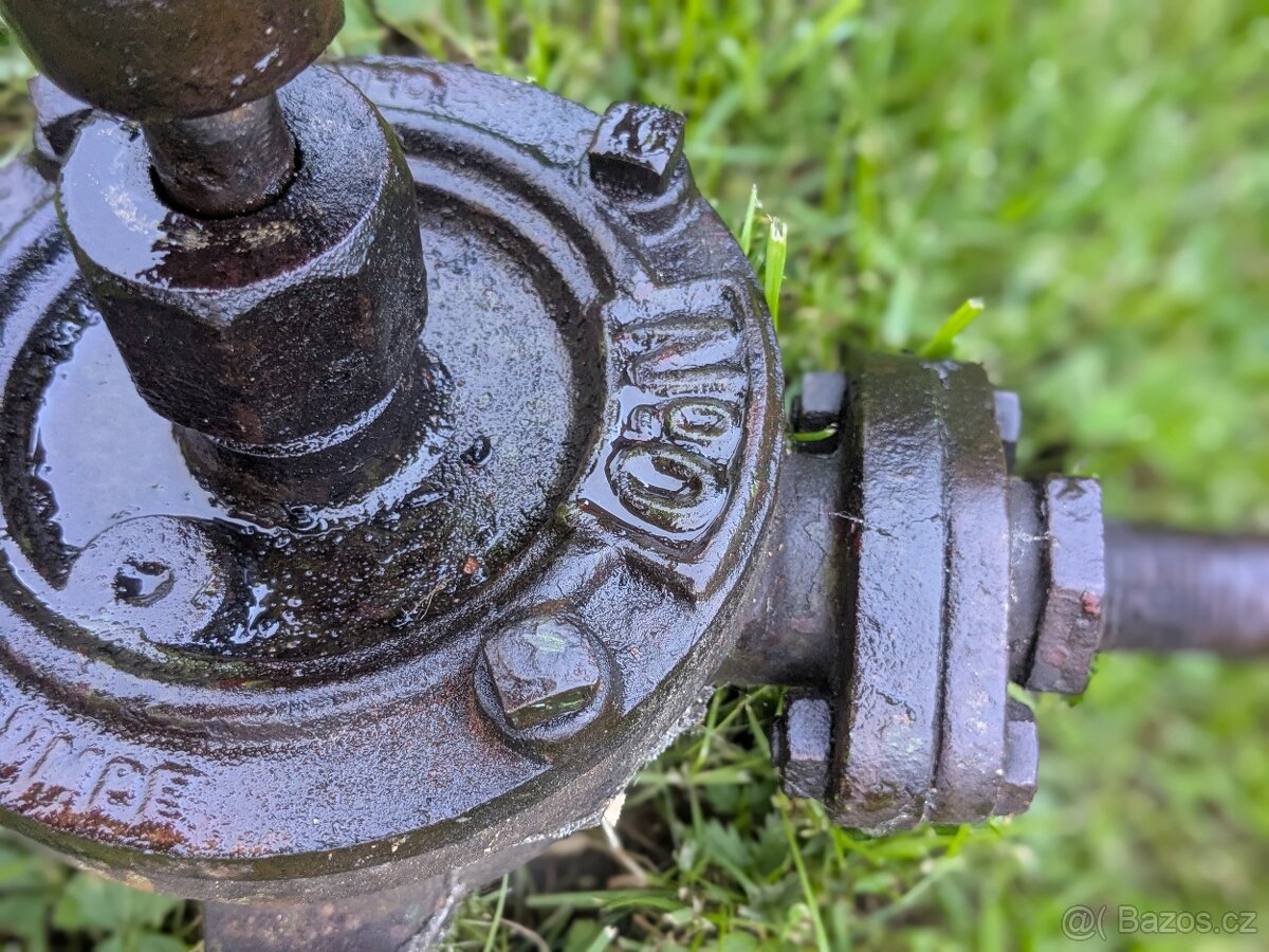 Historická pumpa na vodu - 3