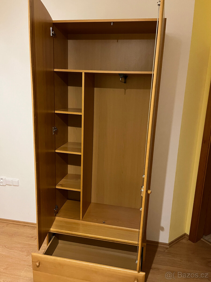 Skříň a přebalovací pult - 3