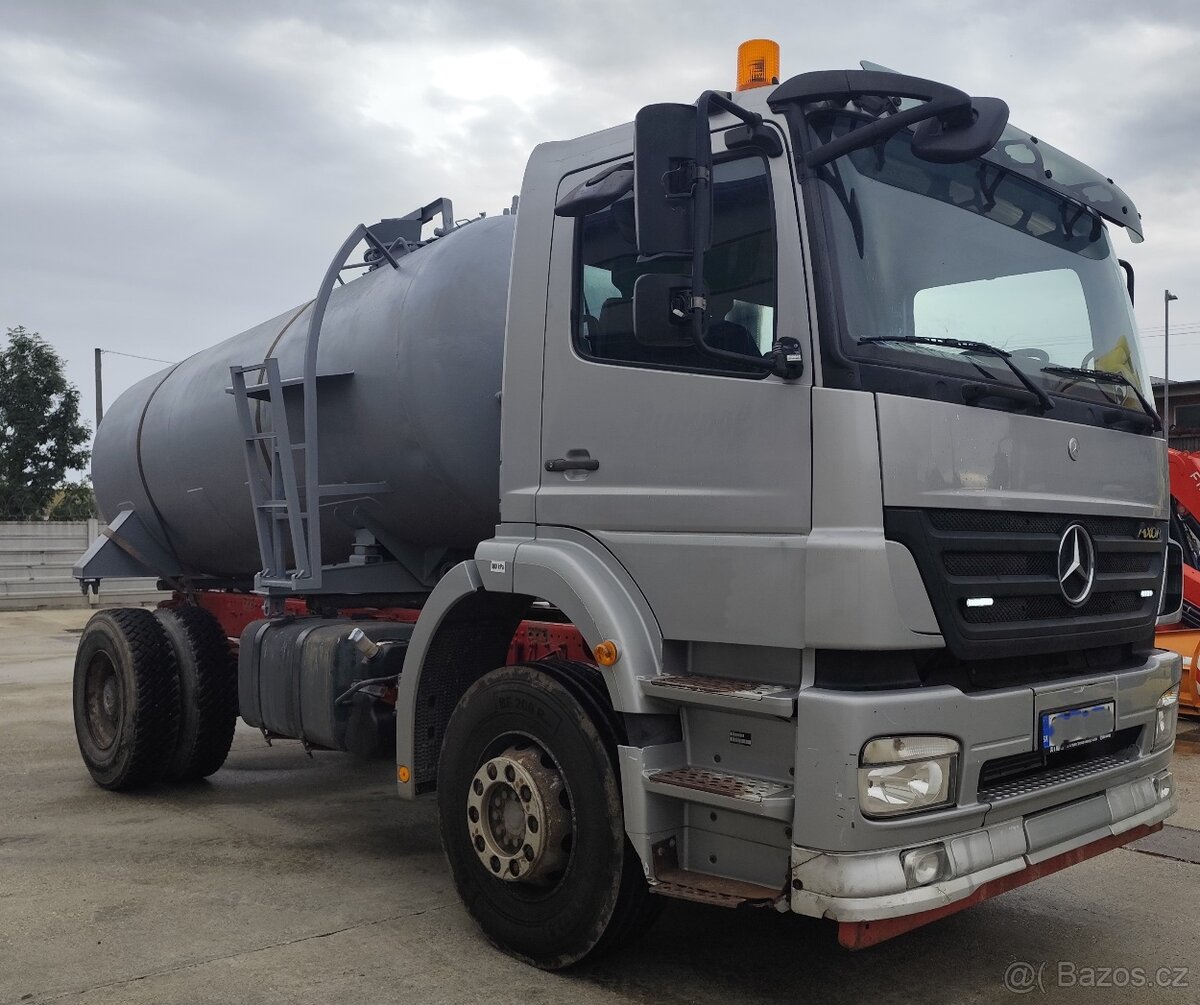 Predám MB AXOR E4 4x2 s cisternou, výborný stav - 3