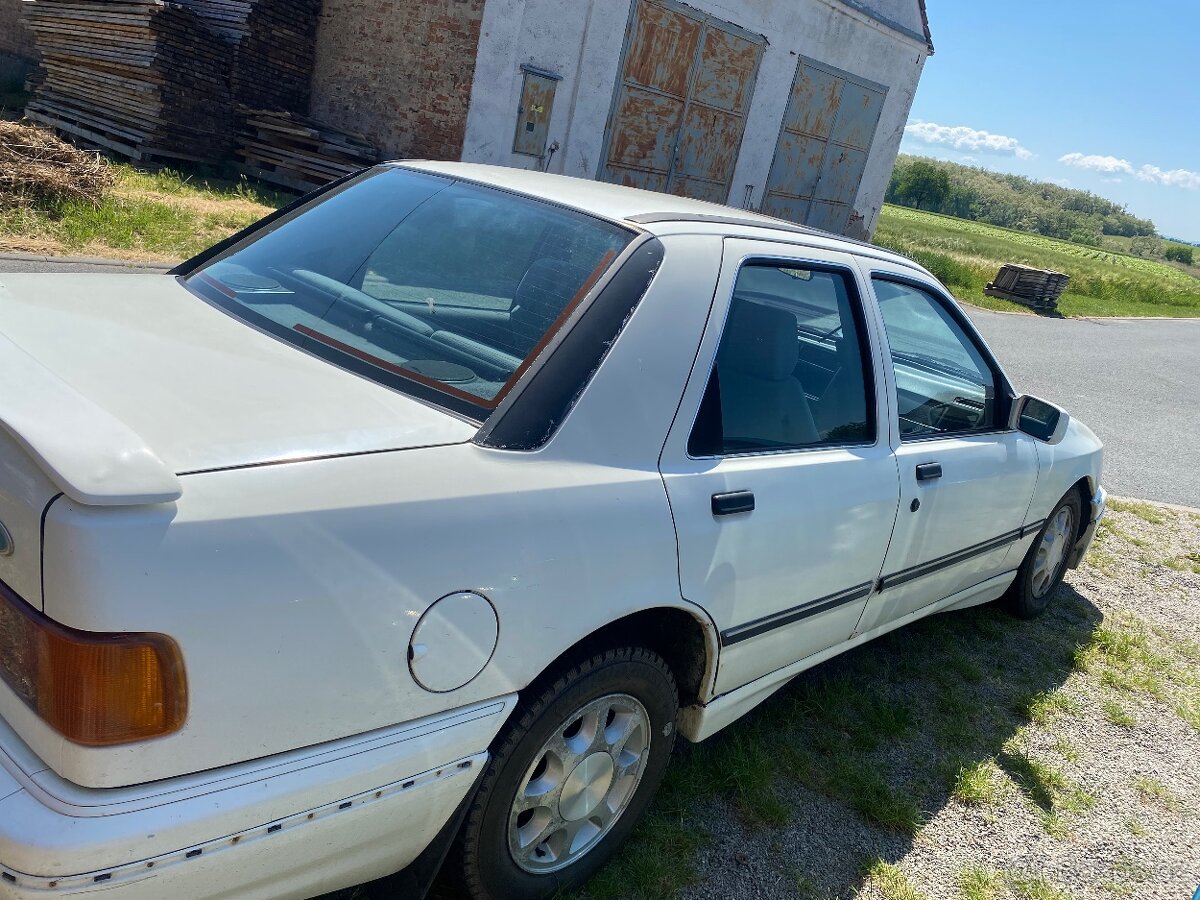 Ford Sierra veškeré díly z vozu