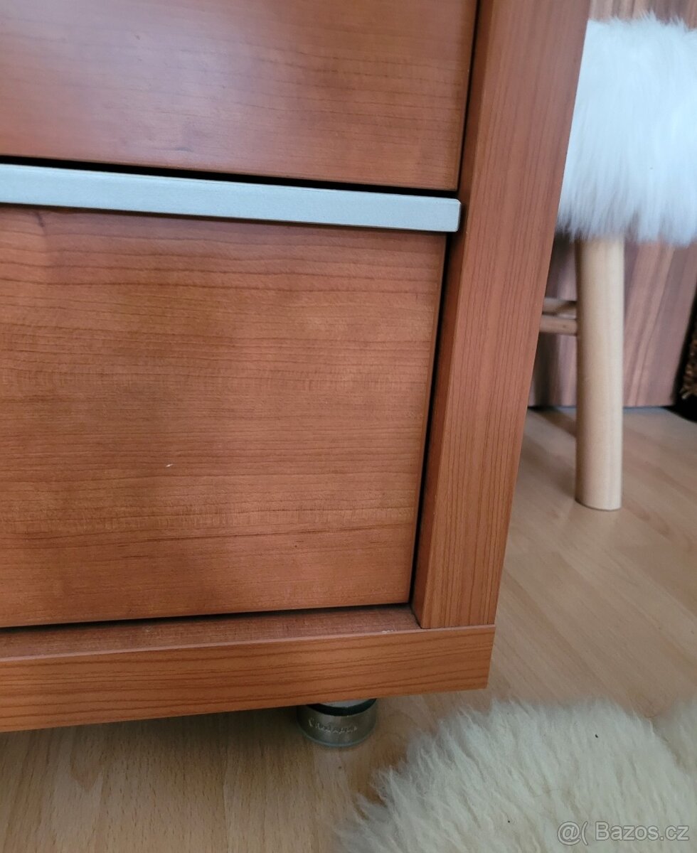 Pěkná sestava s komodama a stolkem 2,4m - 3