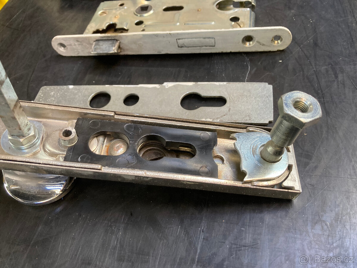 Bezpečnostní dveřní kování ROSTEX se zámkem za 500 kč - 3