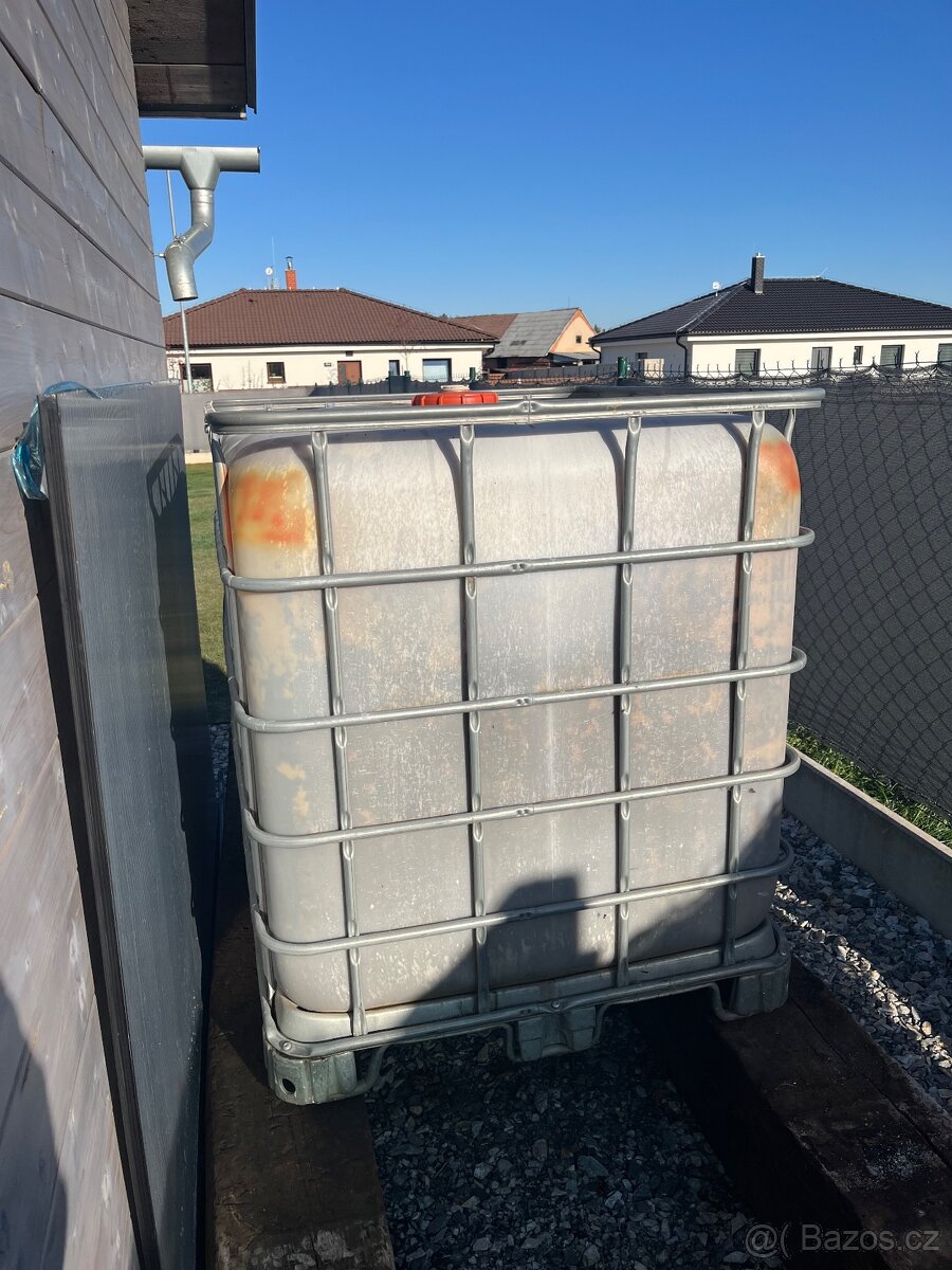 Nádrž na vodu 1000l - 3