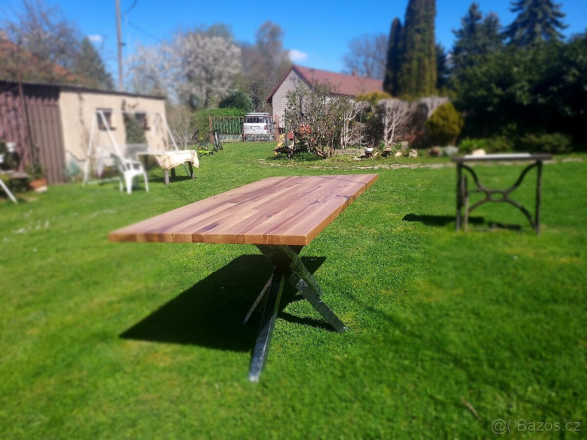 Ořechový jídelní stůl - 3