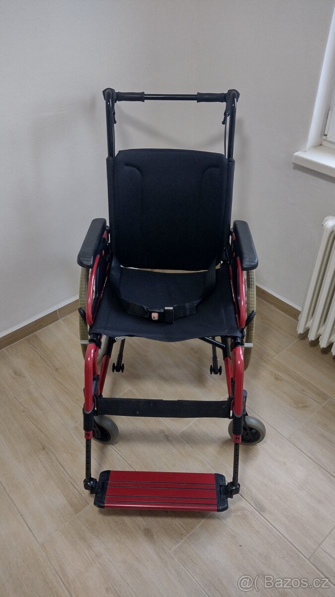 Meyra odlehčeny invalidní vozík se skládacím rámem - 3