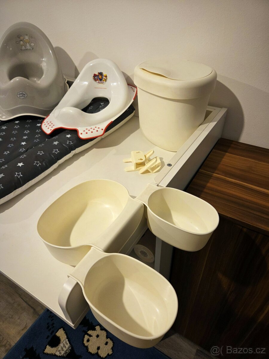 Přebalovací pult Ikea Stuva s příslušenstvím - 3