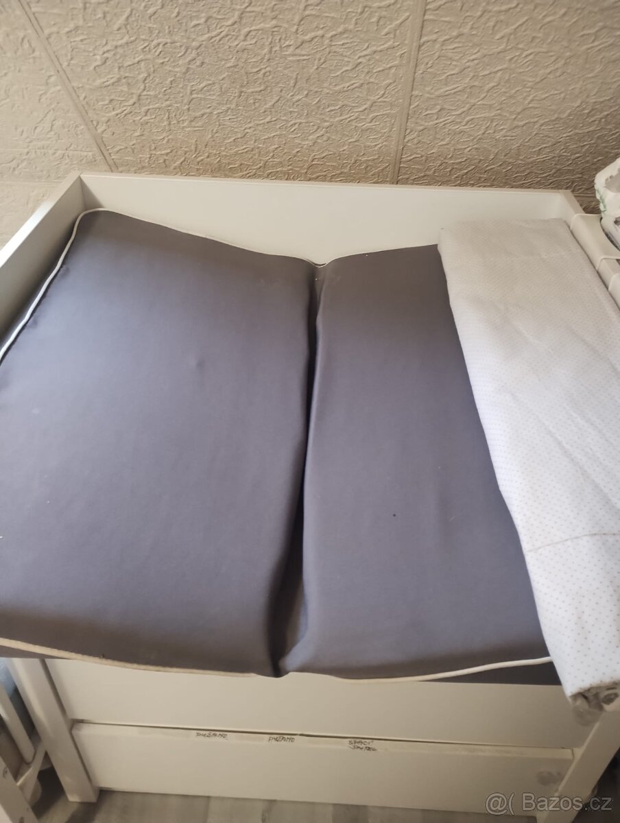 Postýlka a přebalovací pult - 3