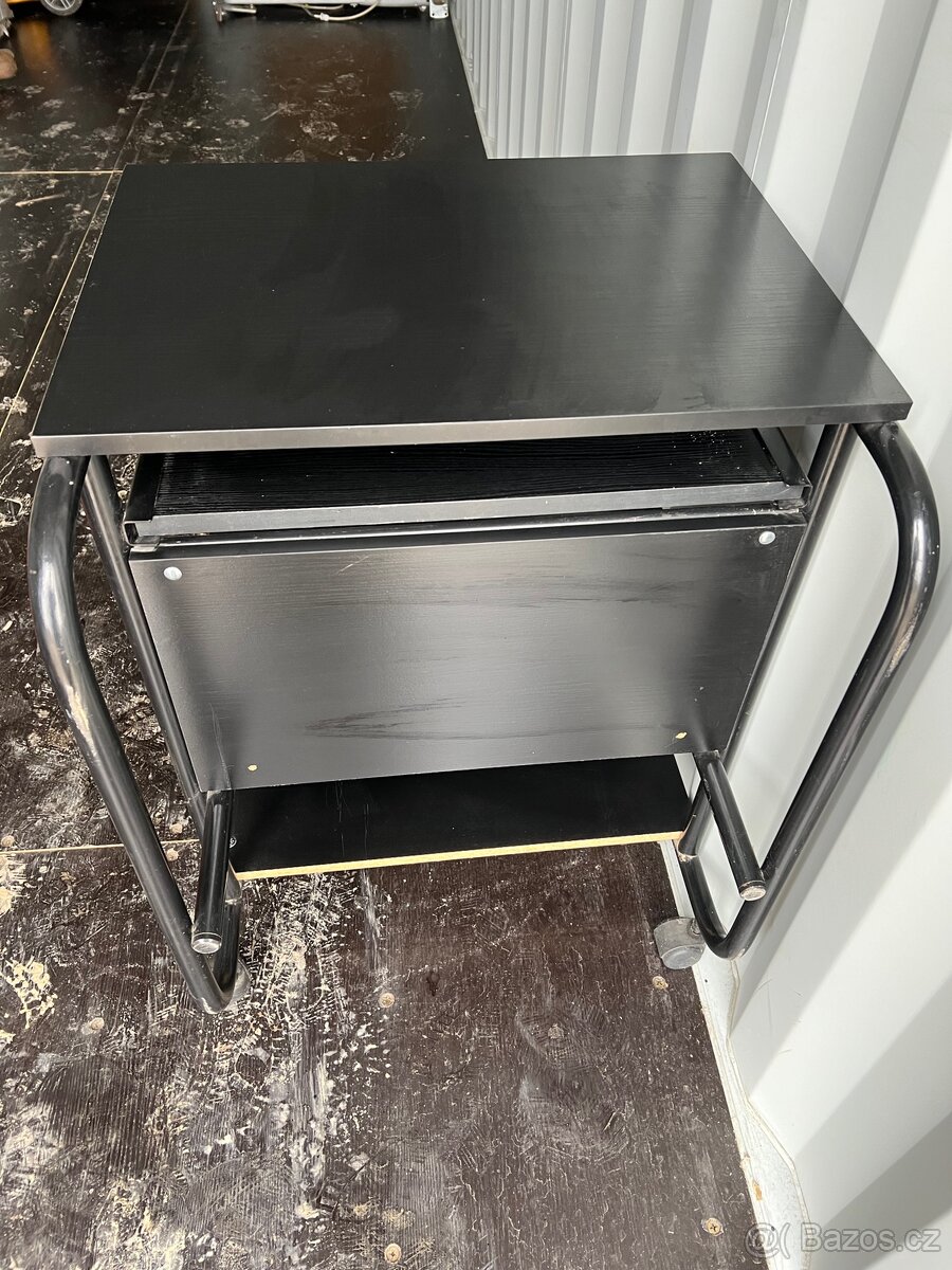 Kancelářský stolek - 3