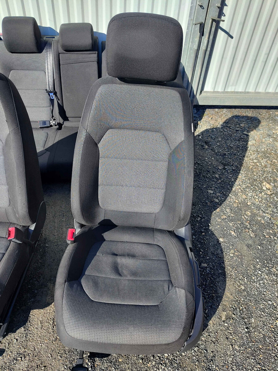 Sedačky Passat B7 - sedan - 3