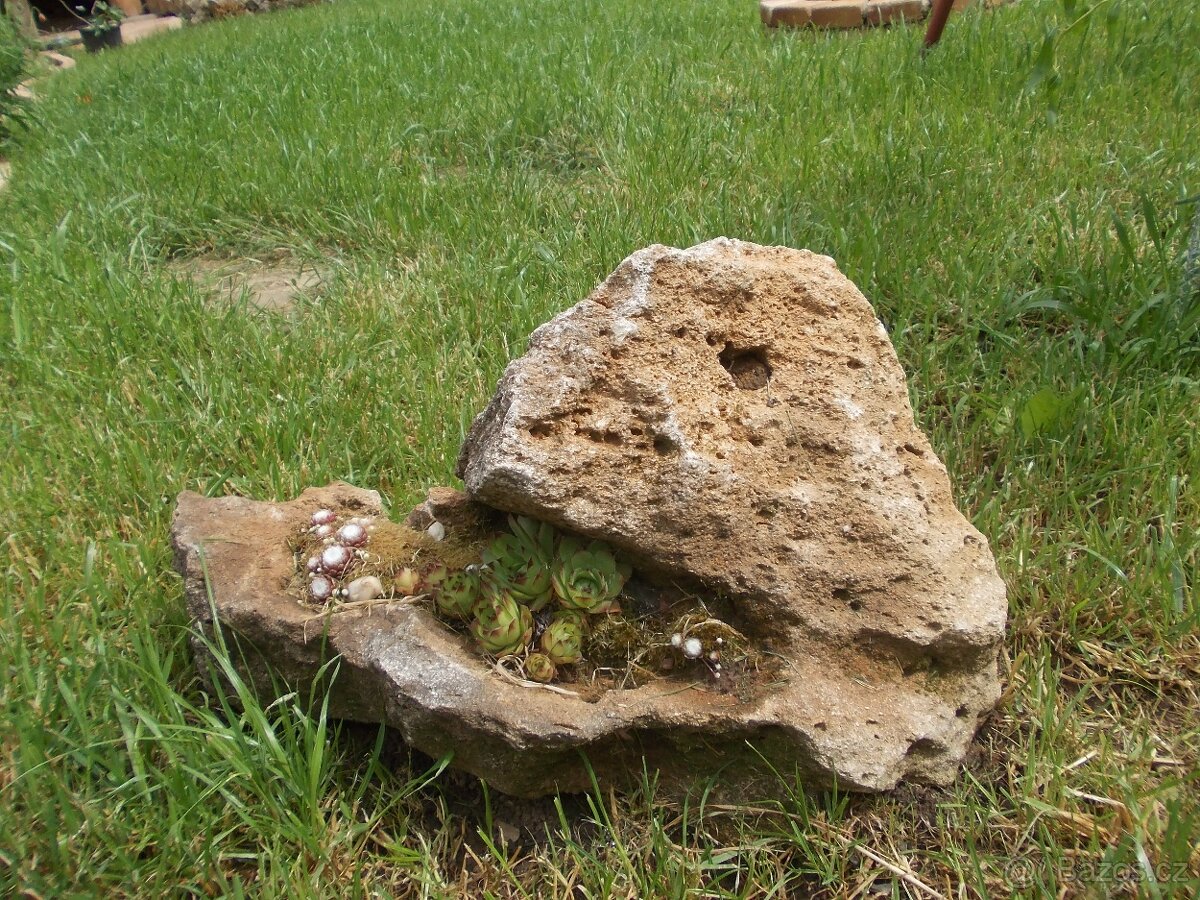 kámen na skalku - 3