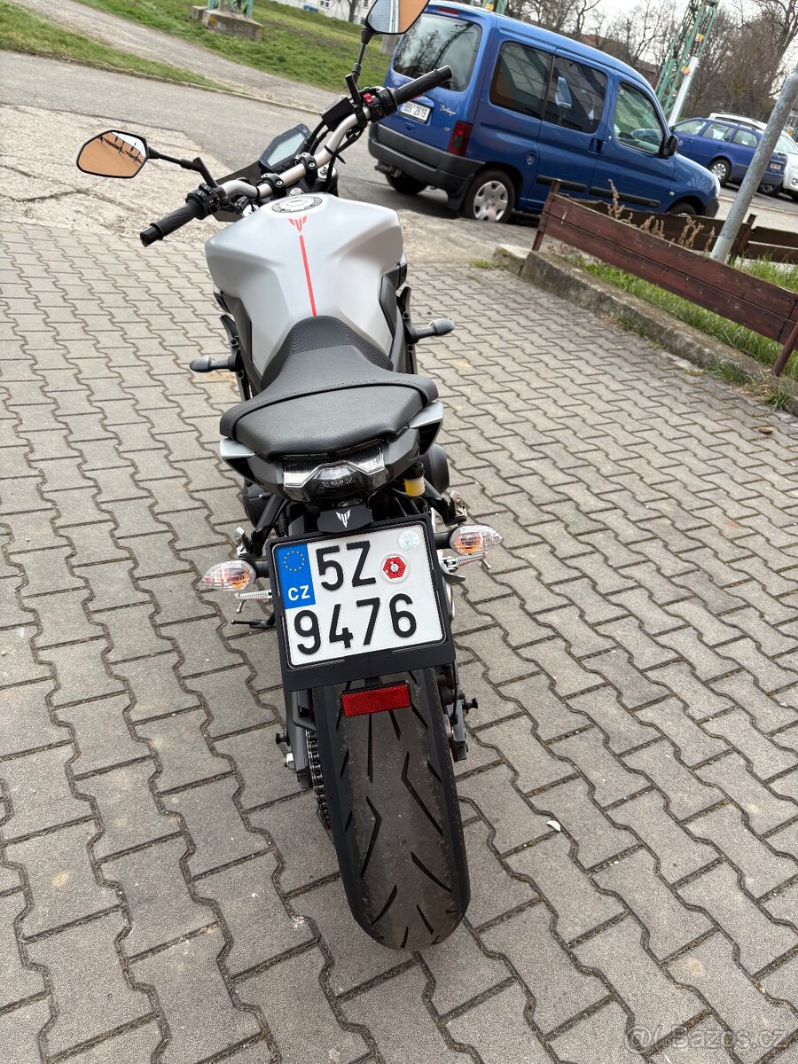 Yamaha MT09 - 3