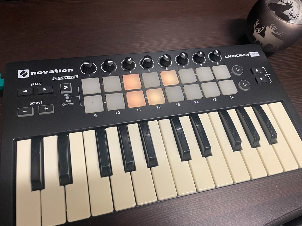 Novation Launchkey Mini - MIDI klávesy - 3