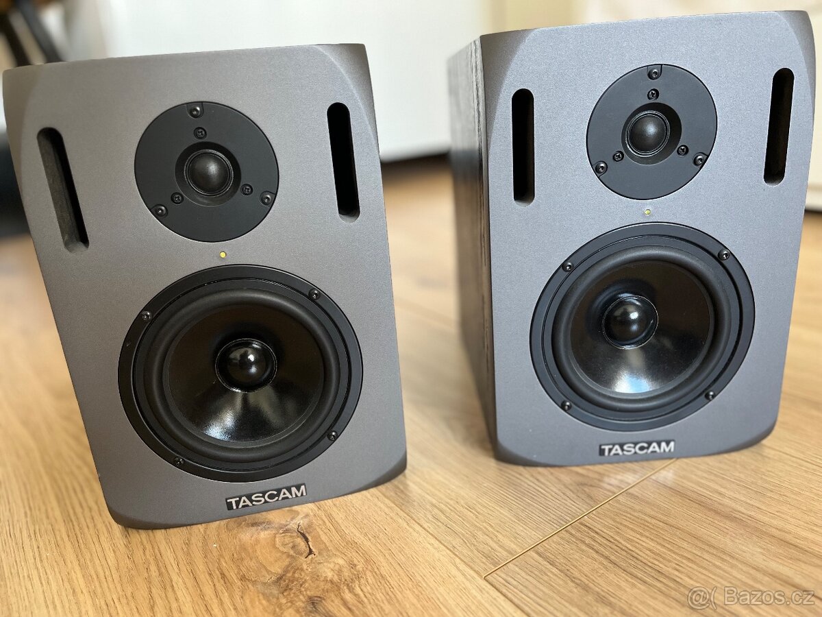 Studiove monitory TASCAM - 3