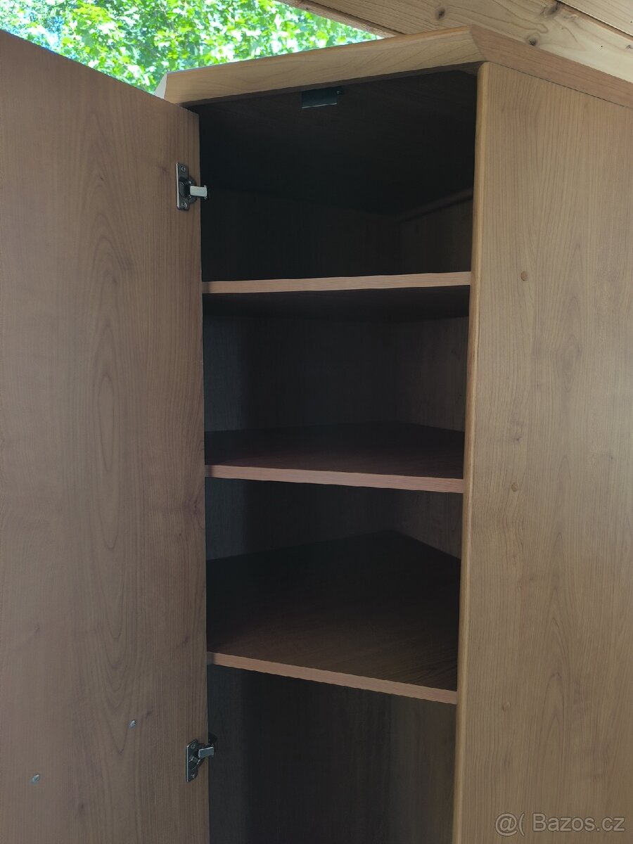 Prodám rohovou skříň a psací stul - 3