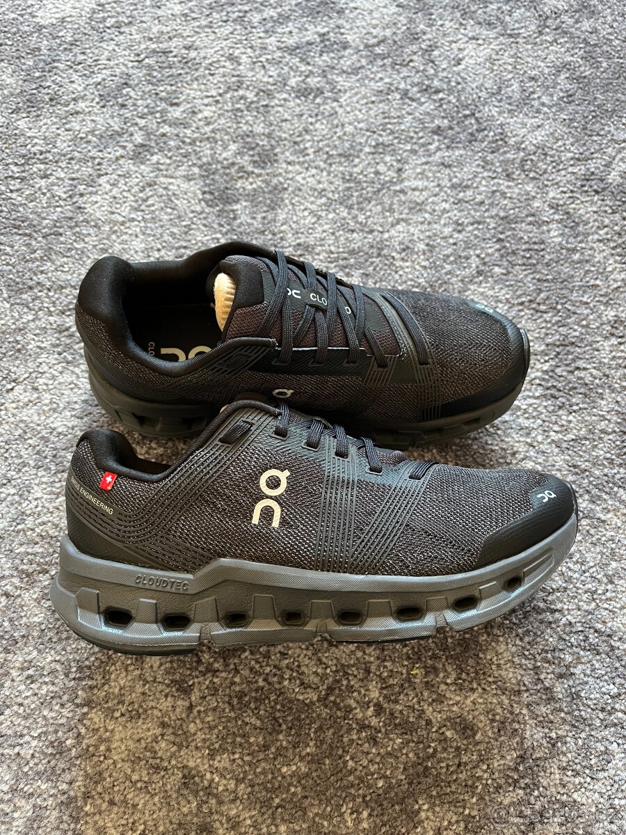 19x Dámské boty On Running Cloud, velikost 38 - 38,5 - 3