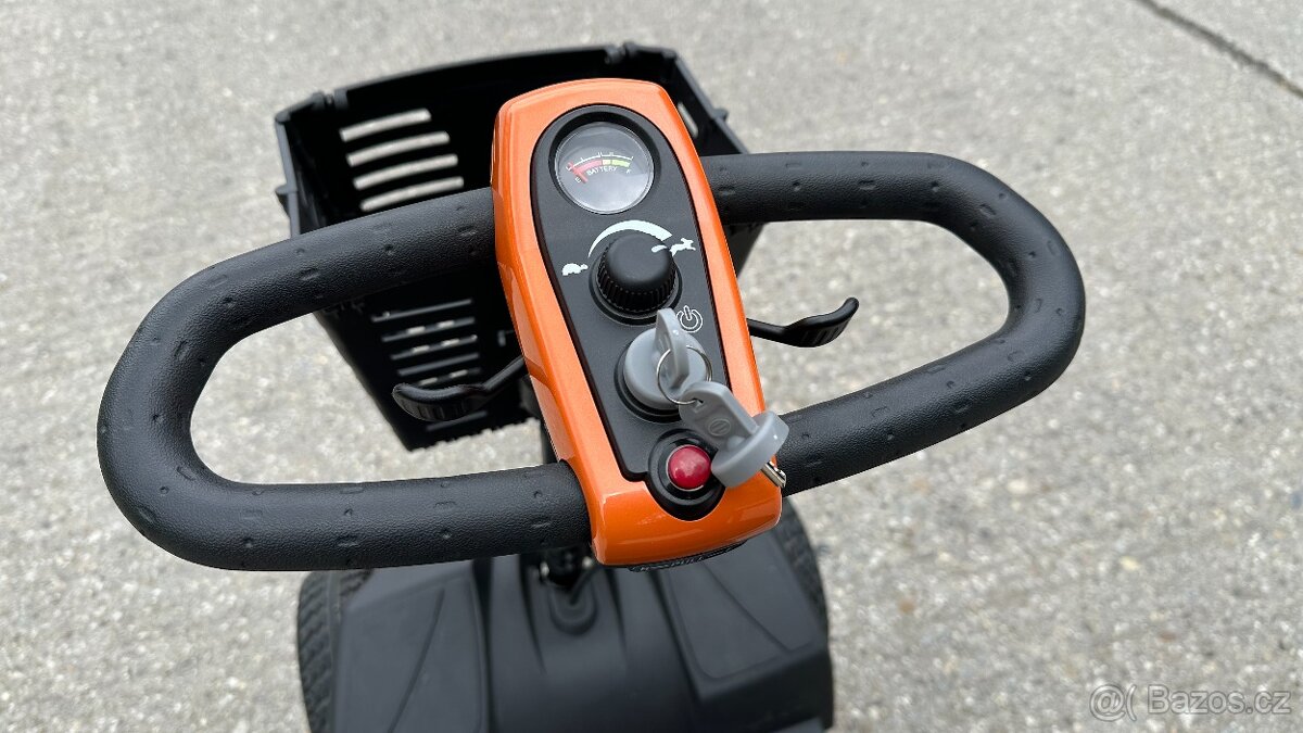 Malé elektrická čtyřkolka pro seniory