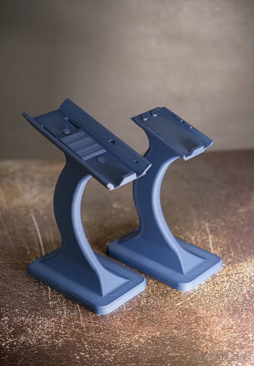 Stojan na dron s vyměnitelnými držáky - 3