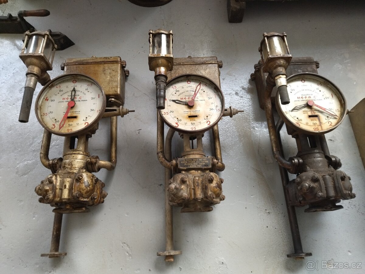 Starý motocykl, benzinky HEFA , cedule .. - 3