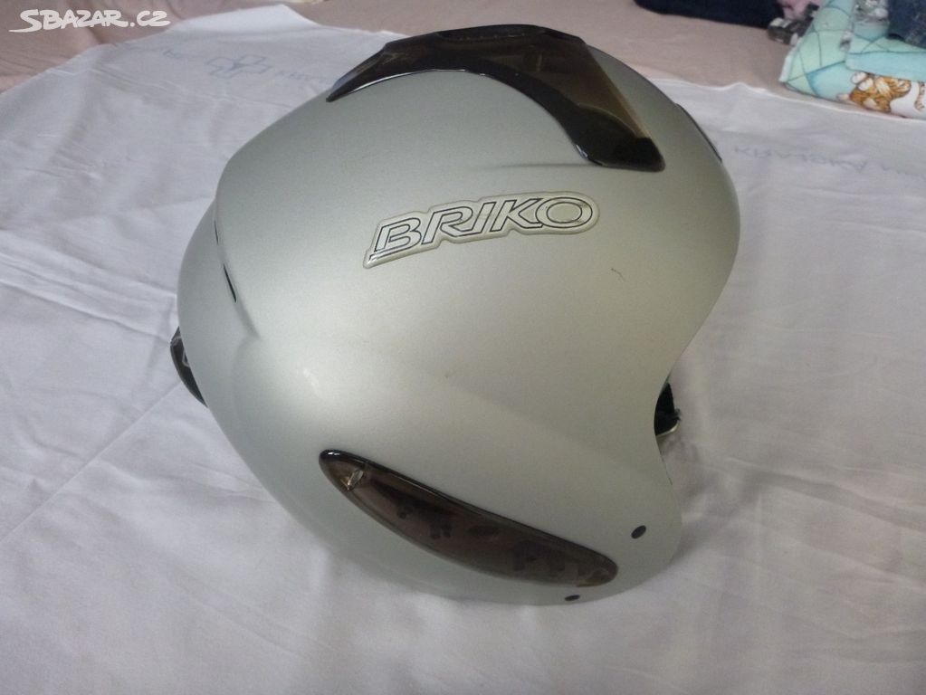 Helma lyžařská 9-10let - 3