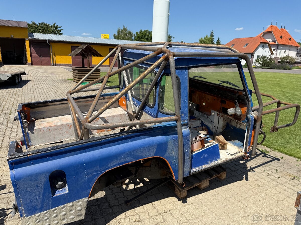 Land Rover Defender - 3