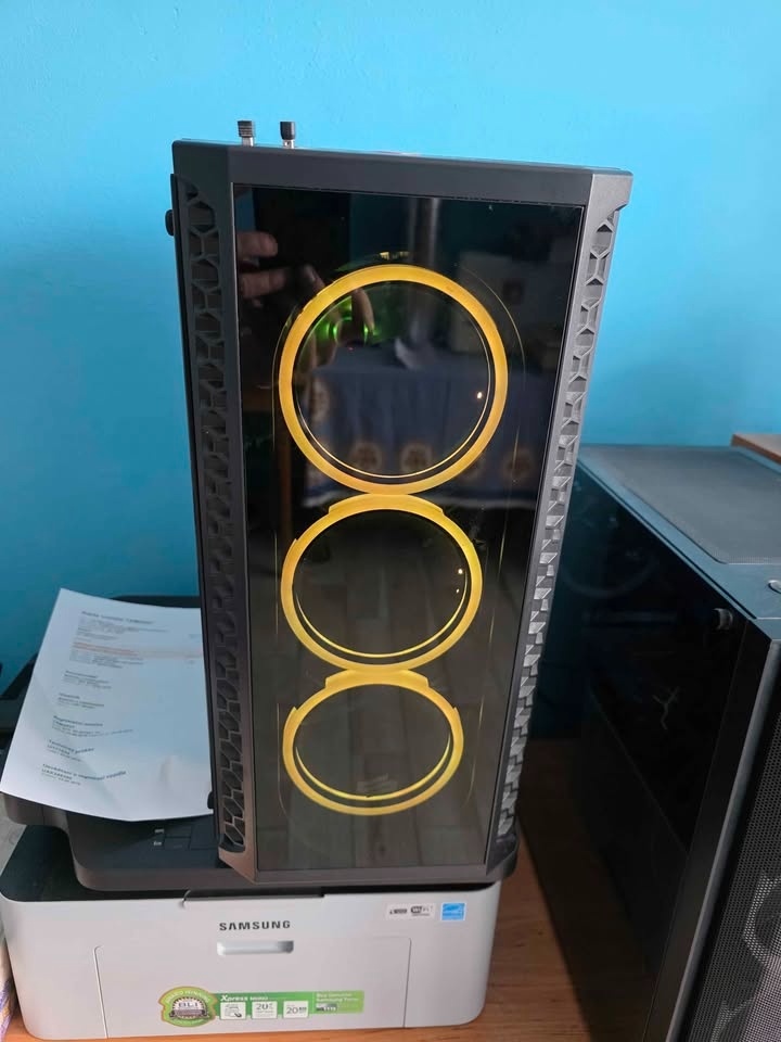 Stolní PC + 2x monitor - 3