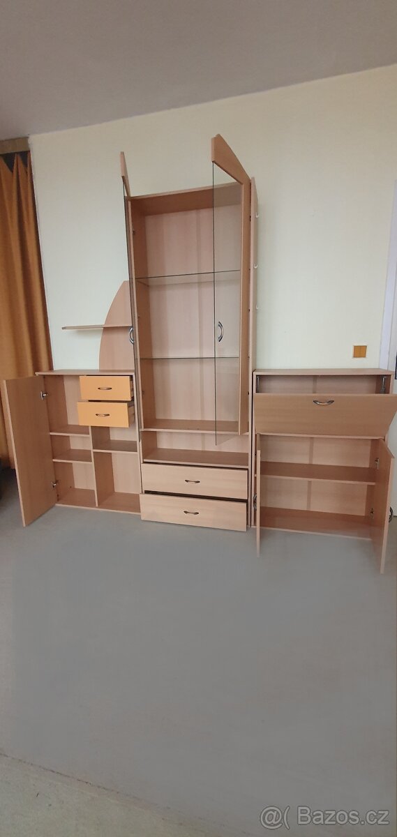 Pěkná obývací stěna - LEVNĚ - 3