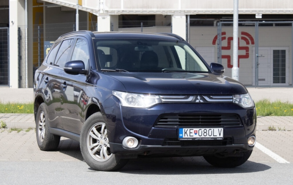 Mitsubishi Outlander z roku 2012 - 3