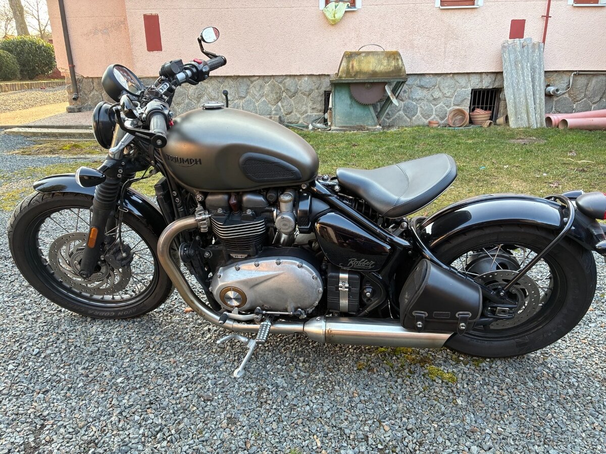 Triumph Boneville Bobber 1200cc - 3