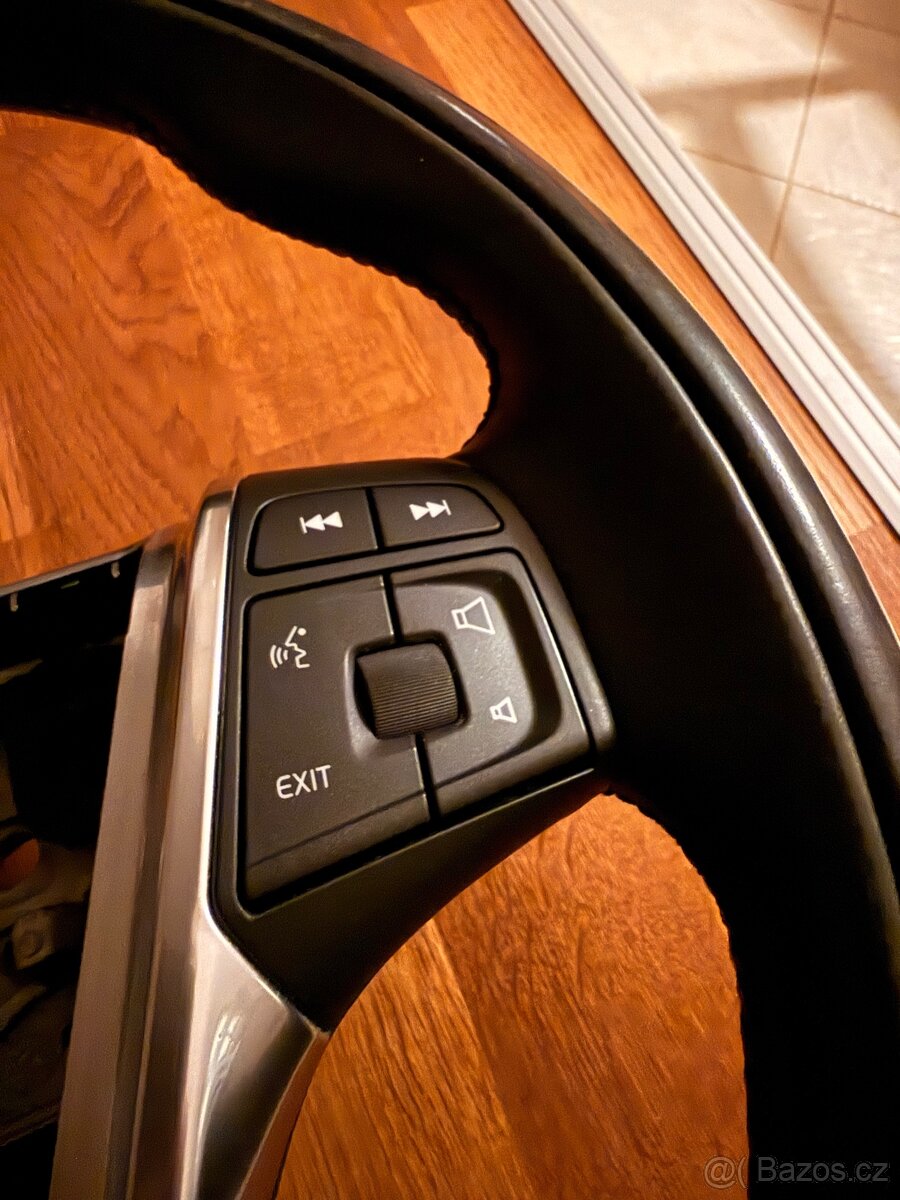 Vyhřívaný volant Volvo XC70 2014 - 3
