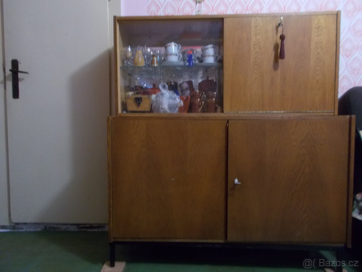 Prodej sekretáře. - 3