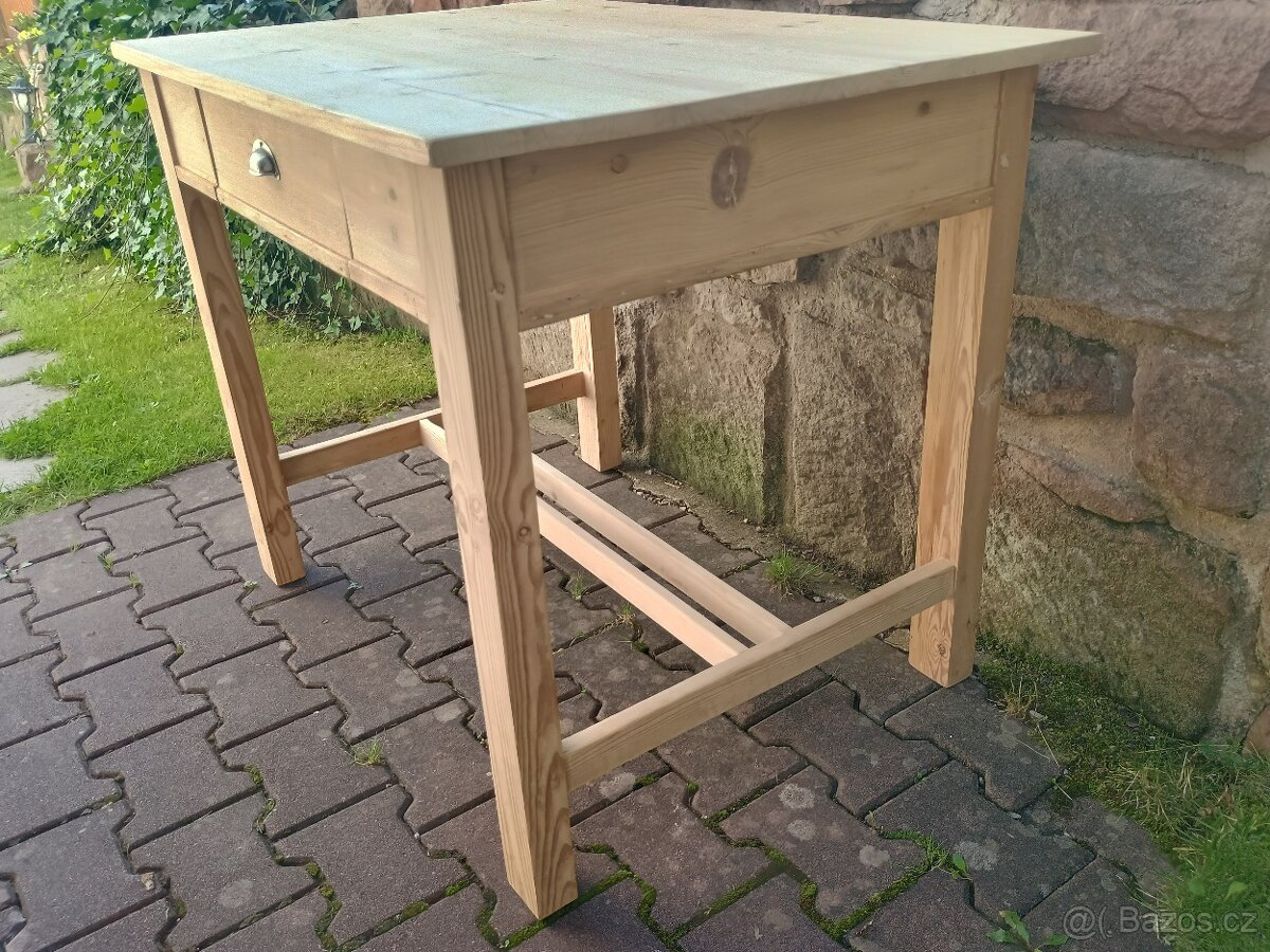 starý stůl s trnoží - 3