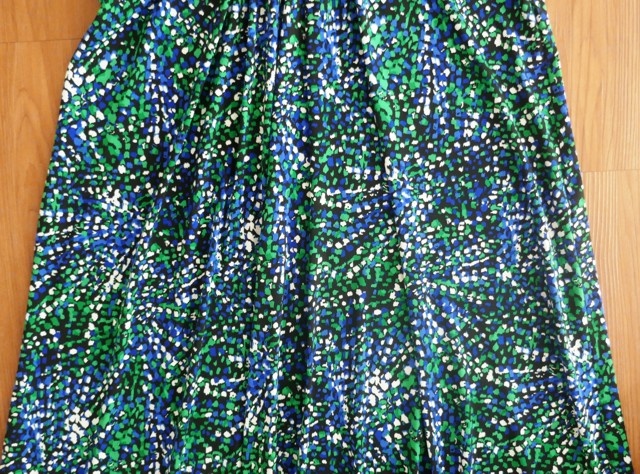 Elastické vzorované šaty, vel. 40, zn. CC - 3