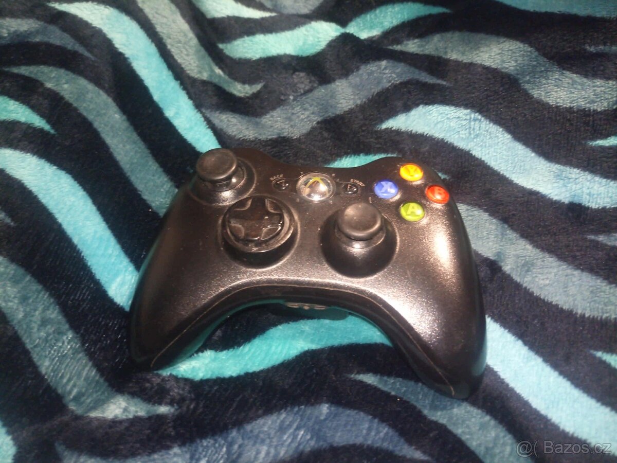 XBox 360 + bezdr. ovl. + KINECT + 8 her + kabel HDMI + TV - 3