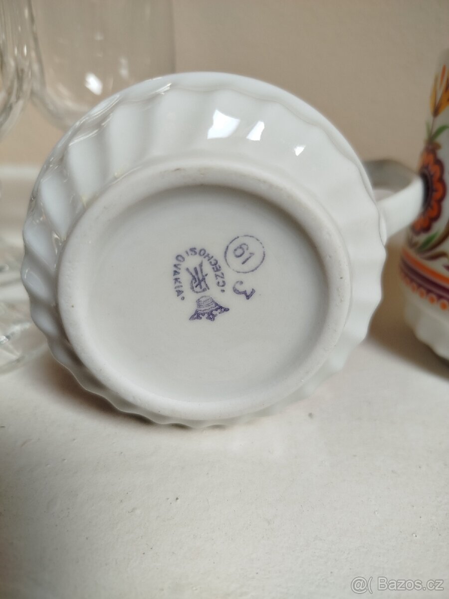 Hrničky nepoškozené 4 ks.+5skleniček na víno. - 3