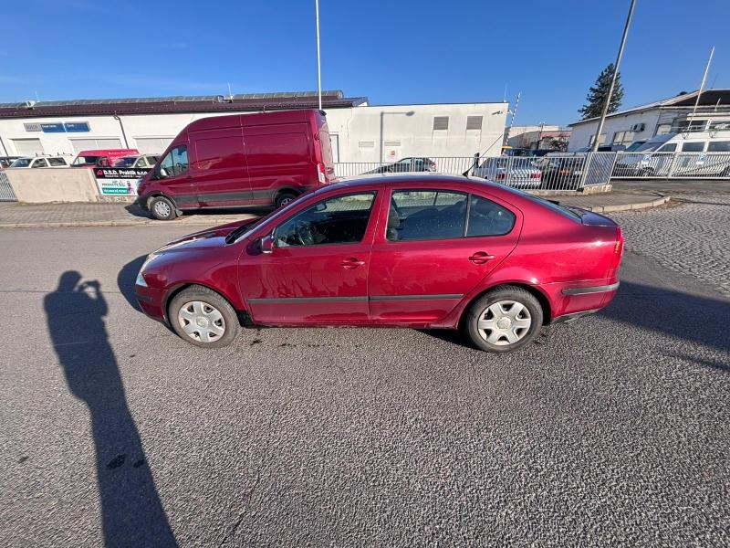 Škoda Octavia 1,6 mpi Elegance - 3