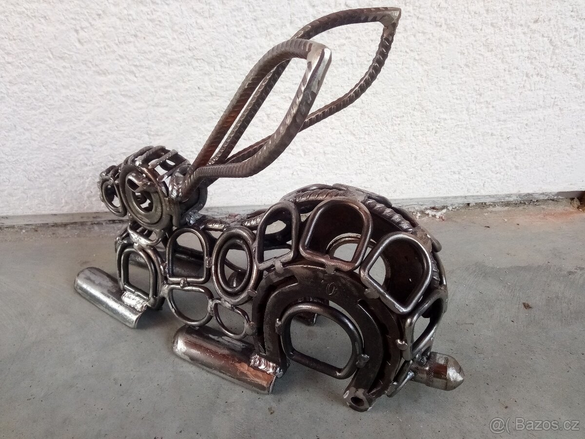 Kovová socha - Zajíc (prodej/pronájem) - 3