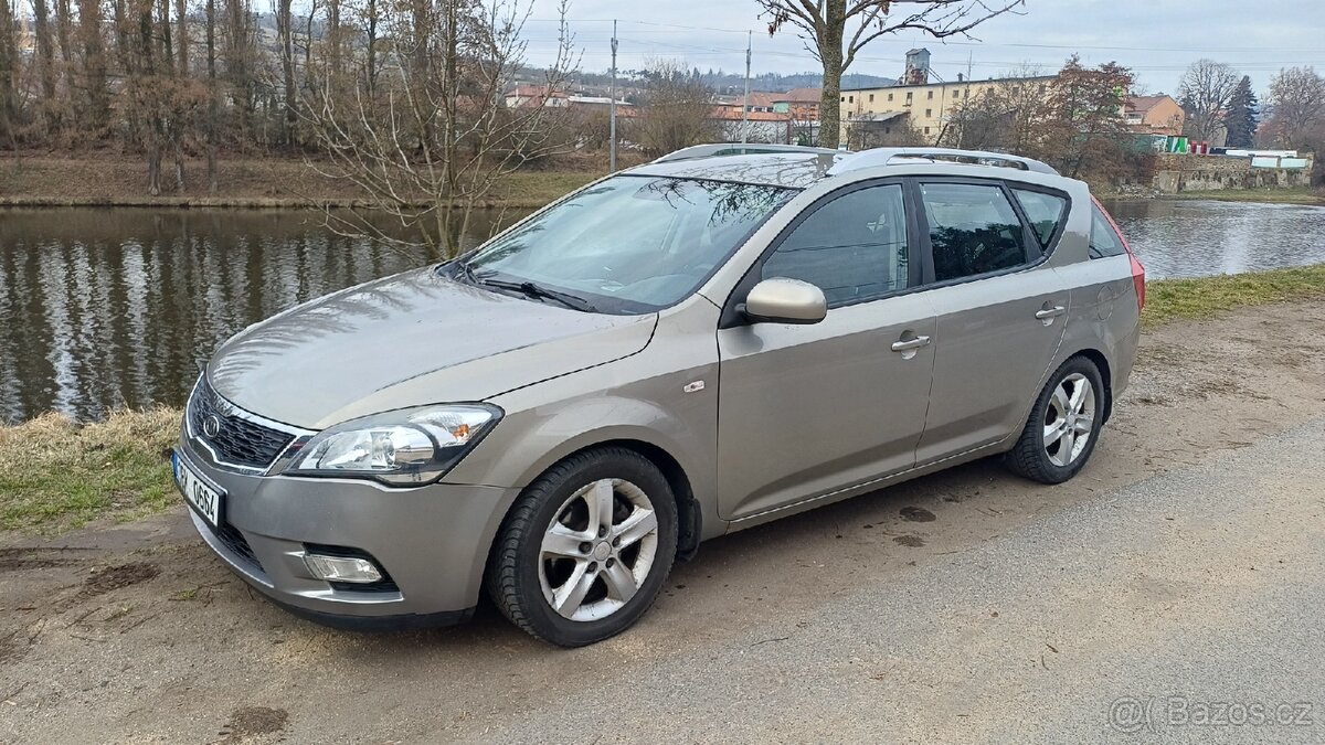 Kia ceed 1.6, 85kW, kombi, 2010 - 3