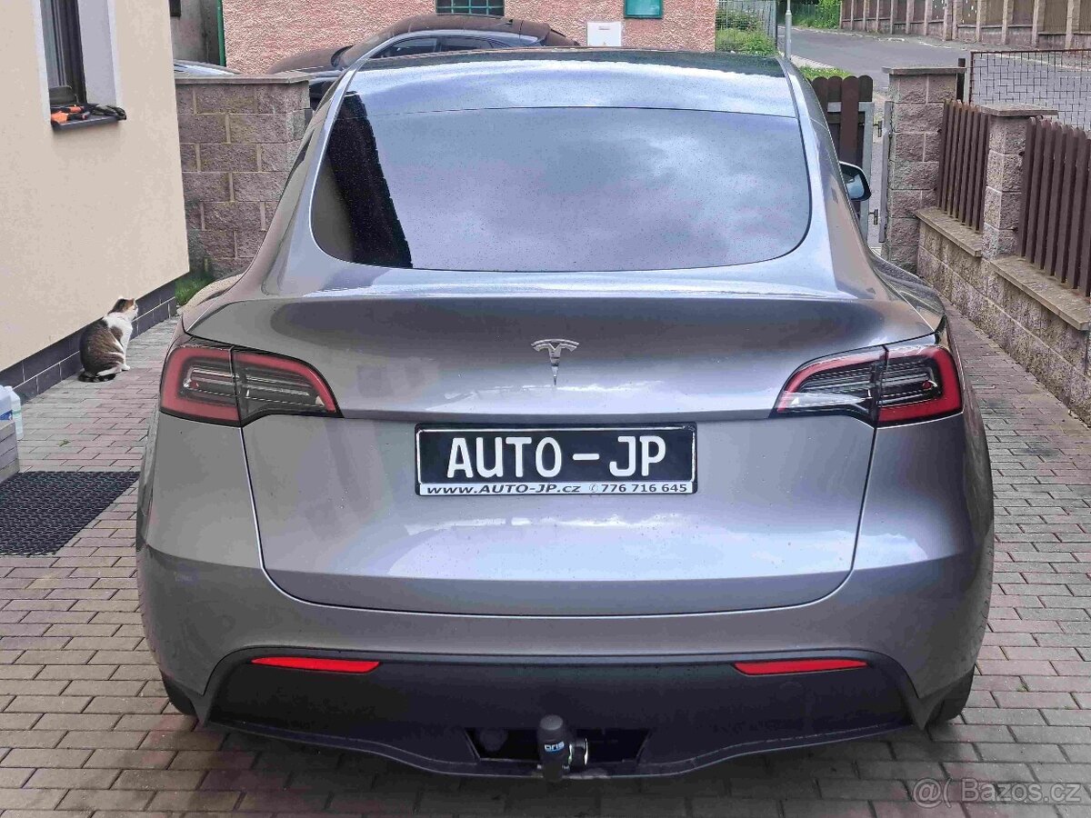 Tesla Model Y RWD Standard Range - 1889 - 3