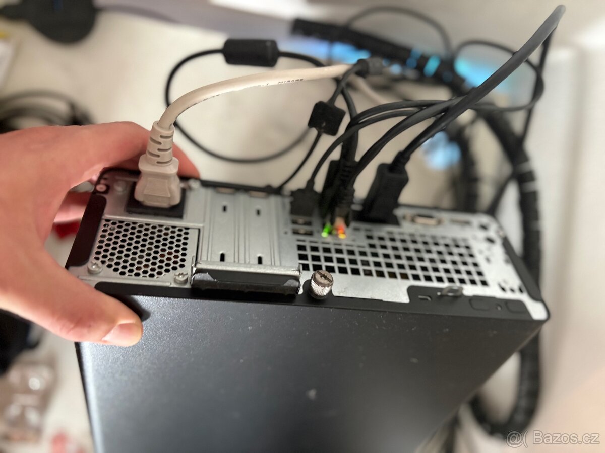 Stolni pc HP - 3