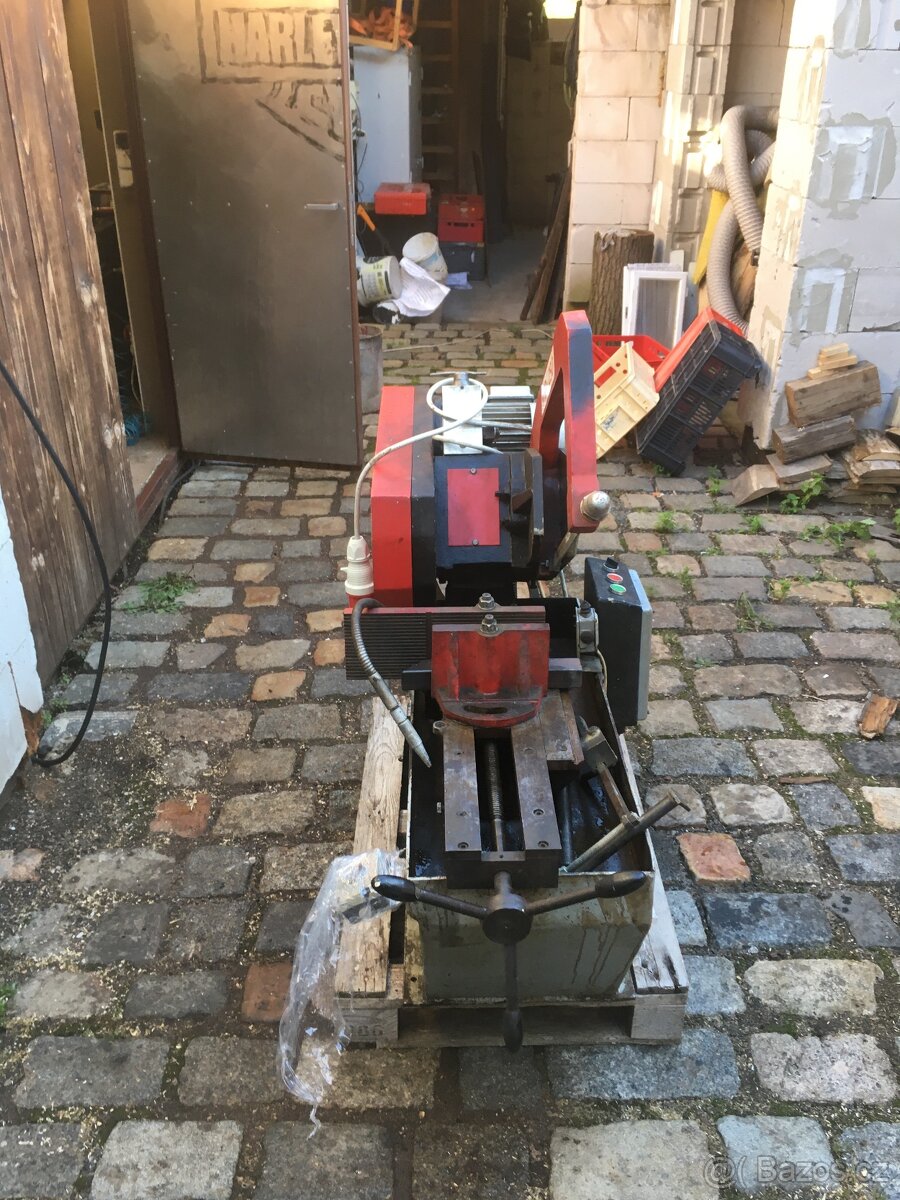 Pila na kov - 3