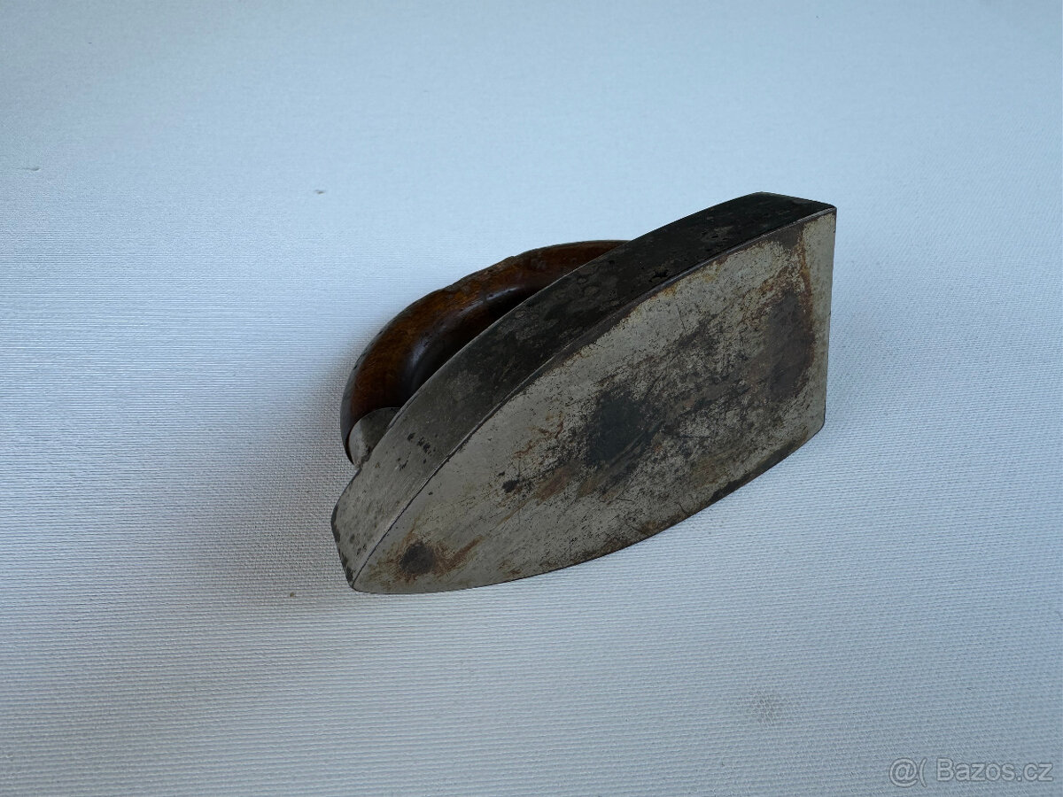 Starožitná žehlička 11 cm - 3