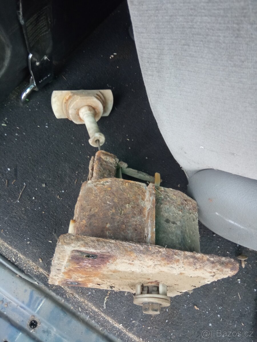 VW Sharan nárazník, světla, kapota, sedačky