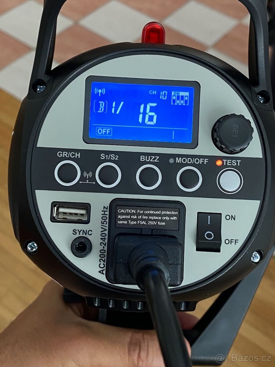 Málo používané studiové blesk Godox SK400-ii - 3