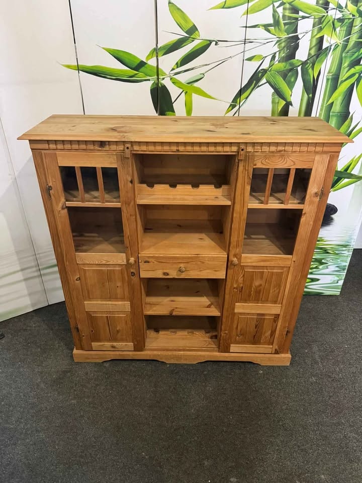 Krásná vysoká Komoda - Příborník masiv - 3