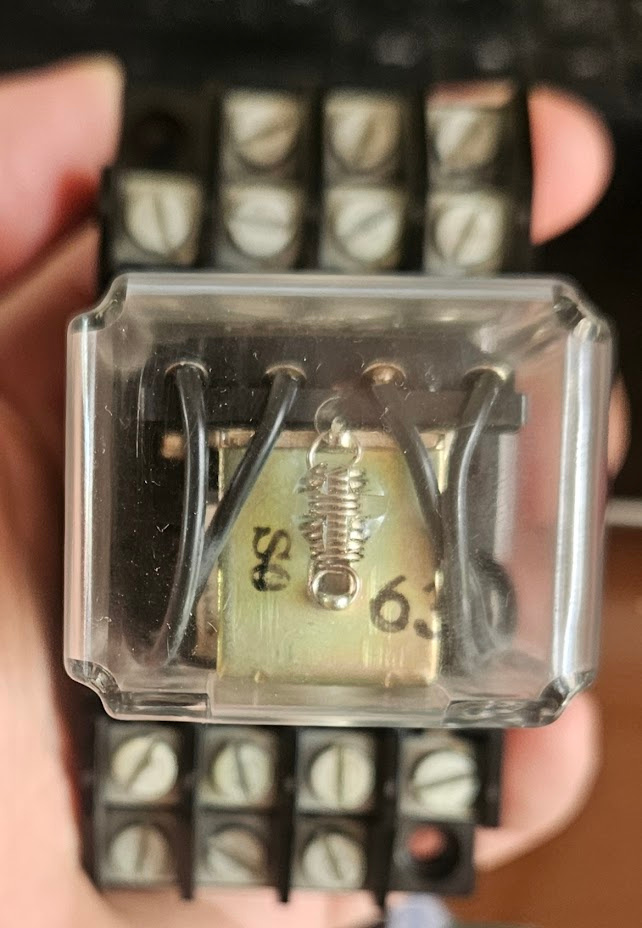 Staré el. magnetické relé - 3