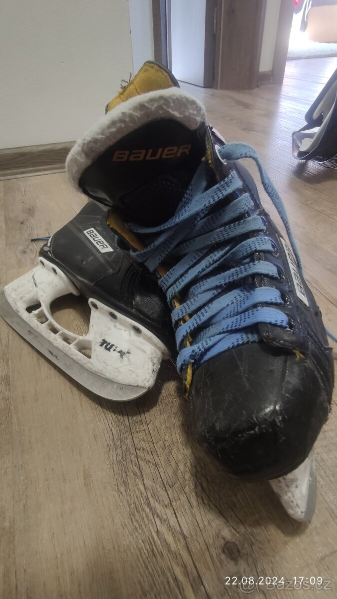 hokejové brusle Bauer Supreme S150, velikost 1,5 EE - 3