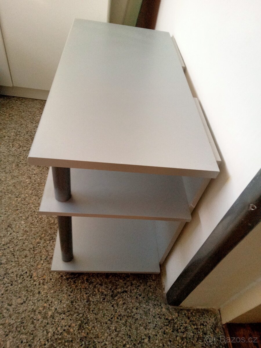 Stolík na kolečkách v šedé barvě - 3